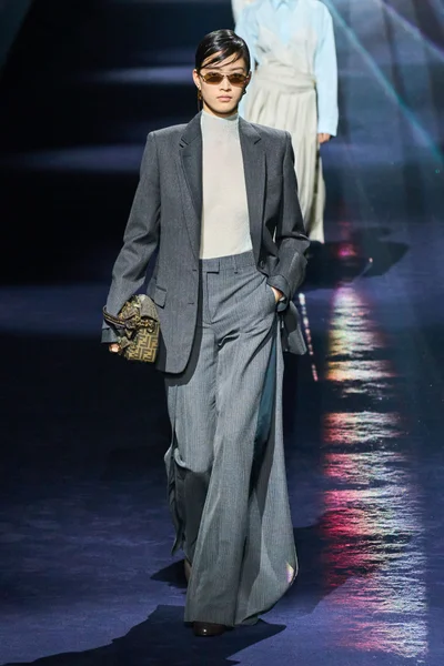 Look 13